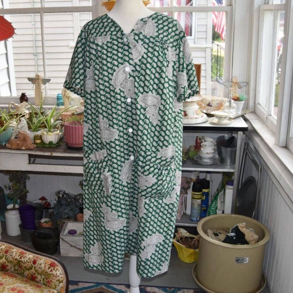Vintage 70s Green Paisley Shift House Dress 2X 3X Mod Boho Plus Size Midi